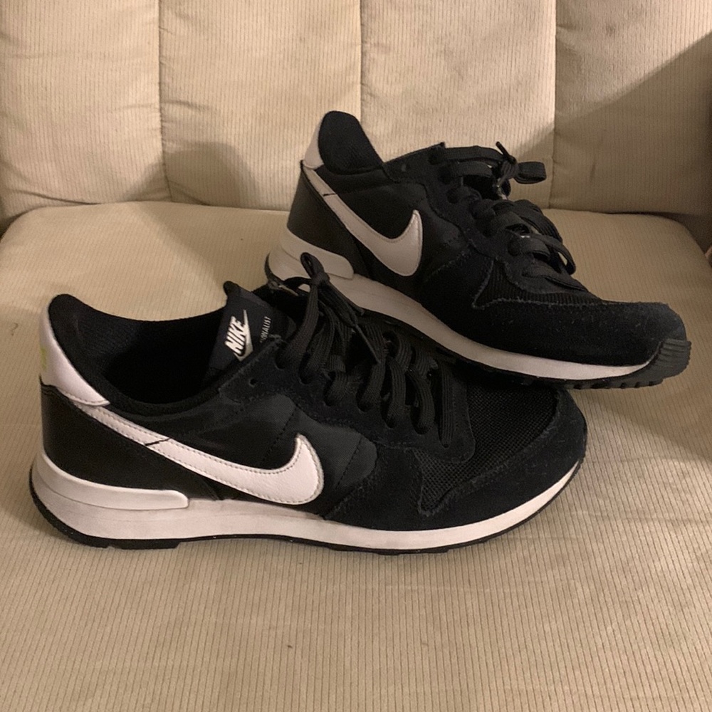 Nike Internationalist women’s sneakers size 8.5